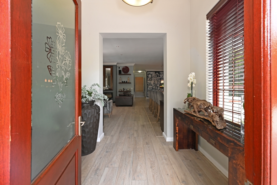 To Let 4 Bedroom Property for Rent in Constantia Western Cape